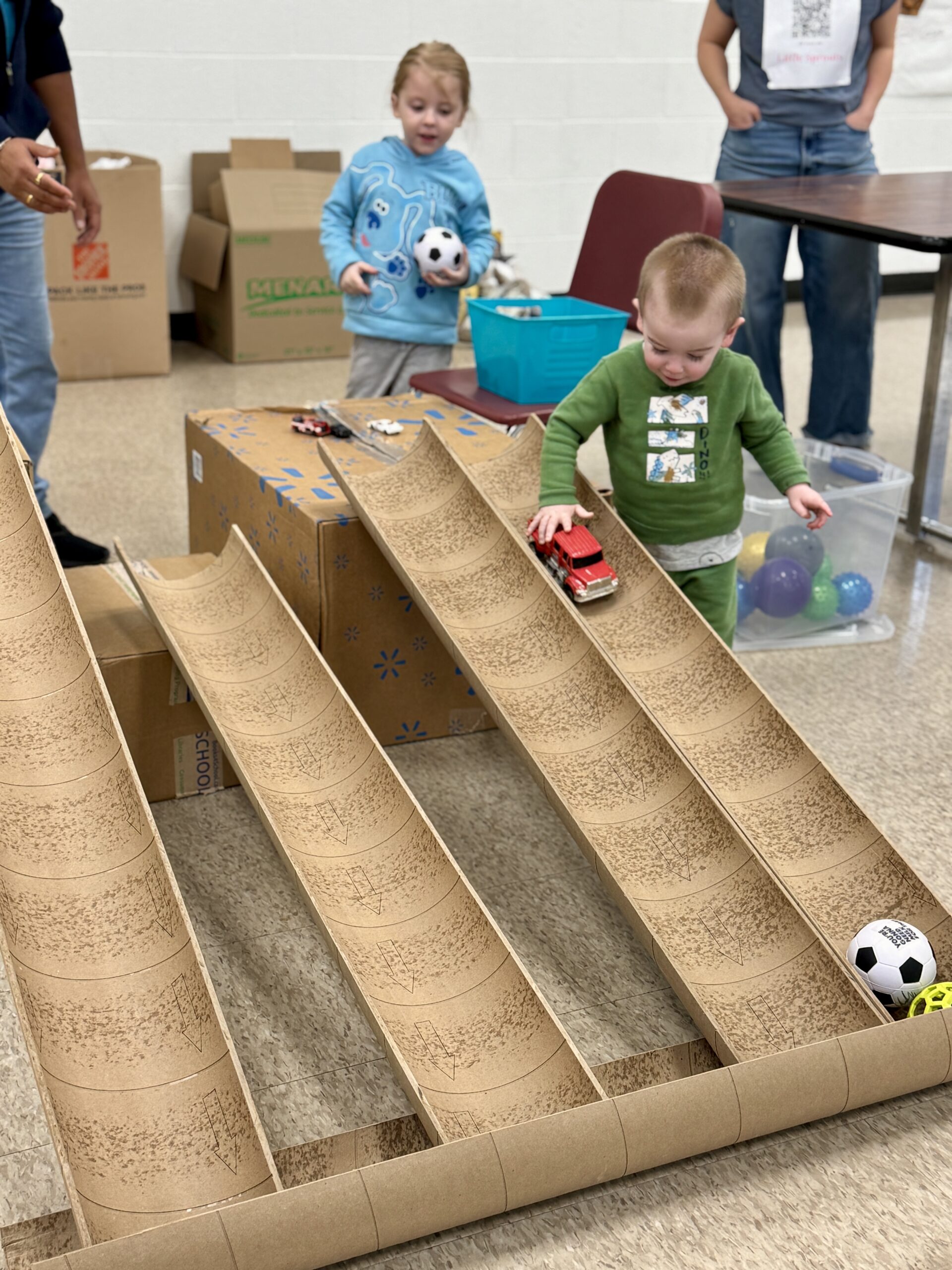 Child and grown-up exploring together during a STEAM event