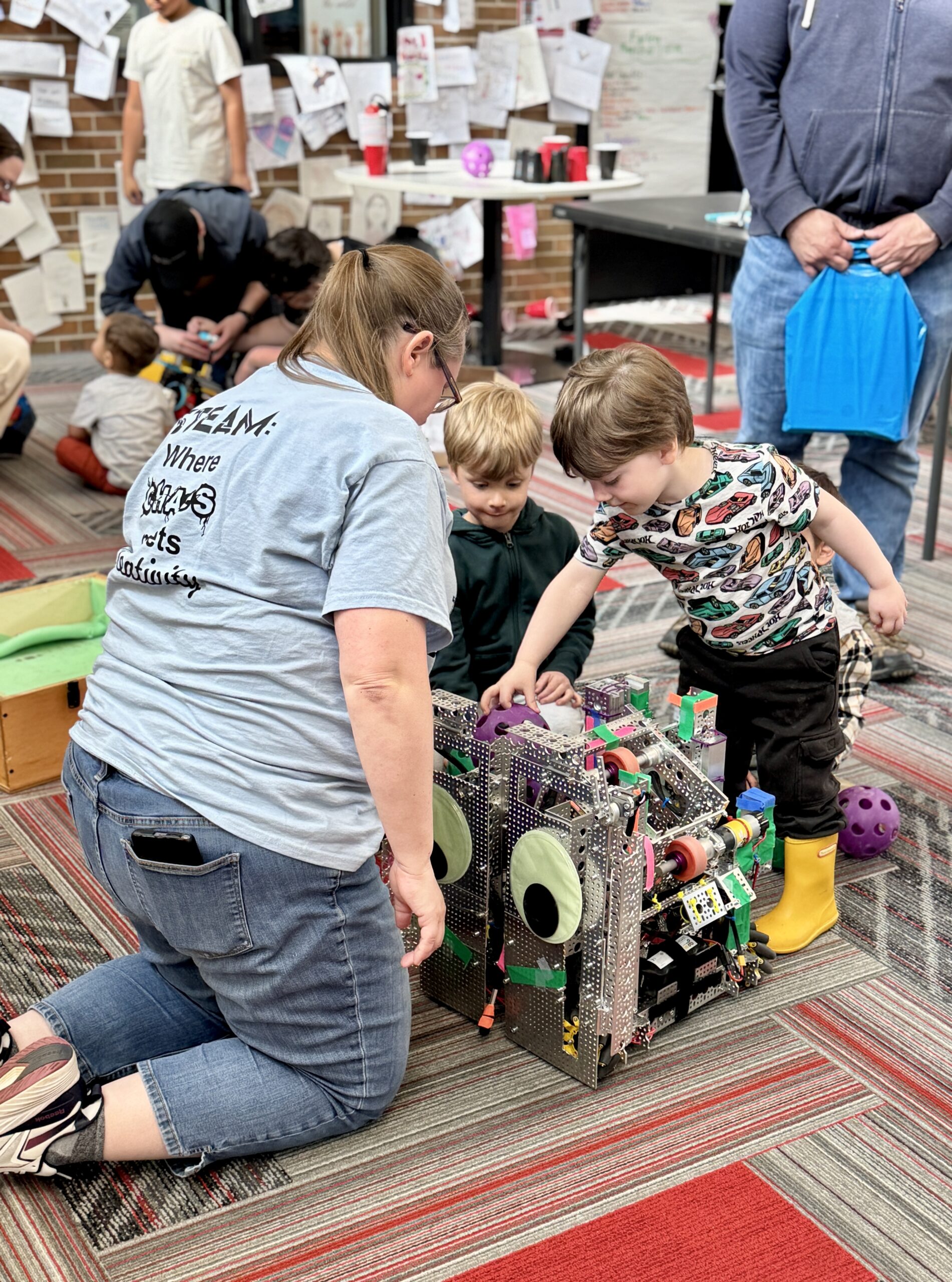 Family enjoying Little Explorers STEAM Night together